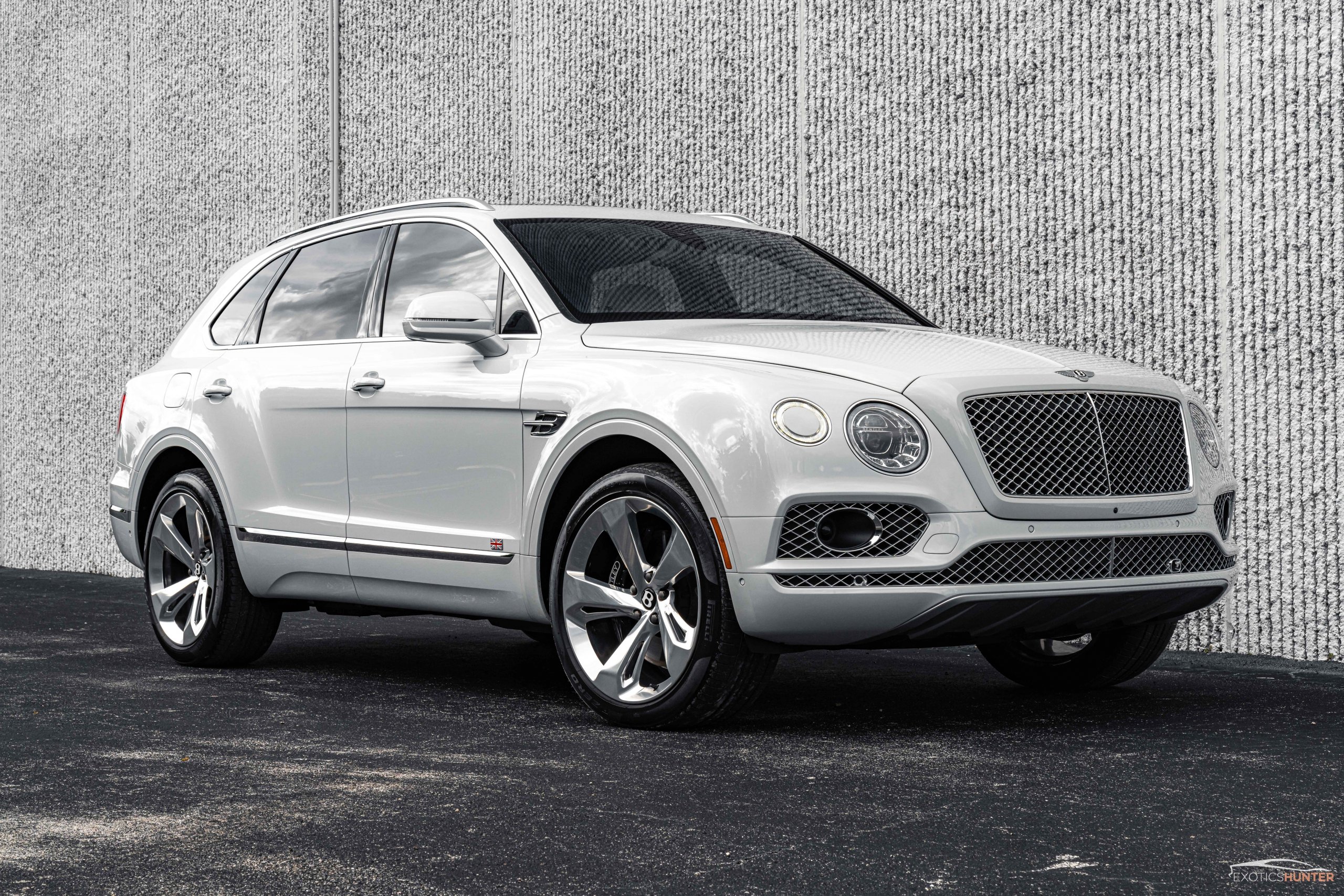 BENTLEY BENTAYGA WHITE
