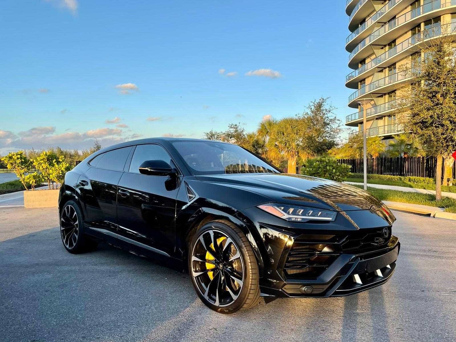 LAMBORGHINI URUS BLACK